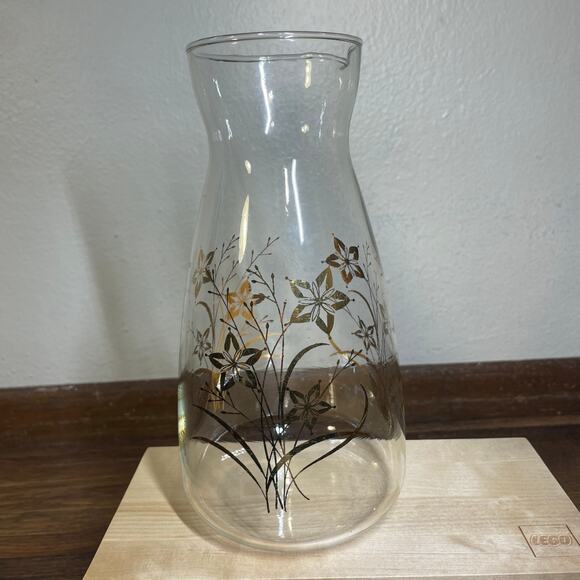 Vintage Pyrex Glass Juice Carafe Gold Floral Design 9.75" high 48oz - Picture 2 of 9